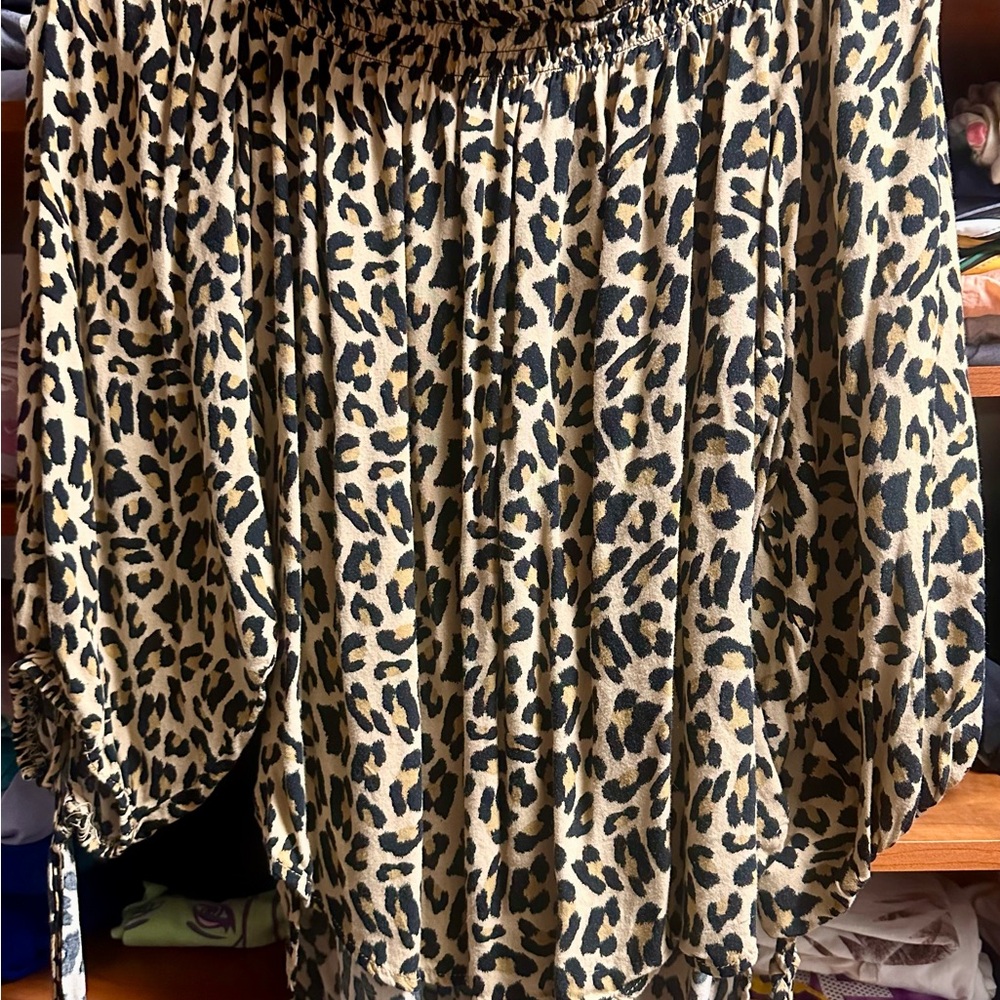 Chic Leopard Print Top